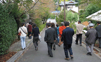 駐車場から街並み散策の画像