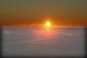 愛宕山山頂から望む朝日