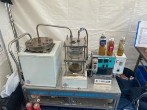 廃プラスチック油化装置の実演