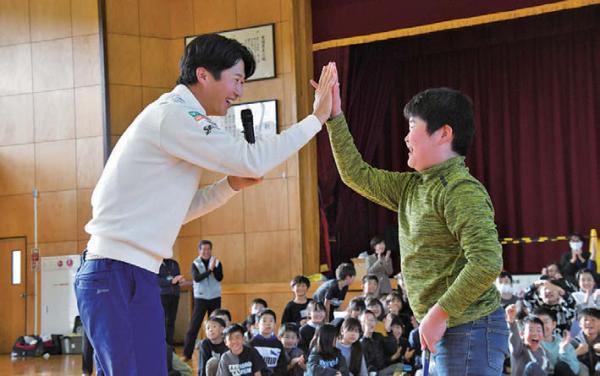 星野選手(写真左)