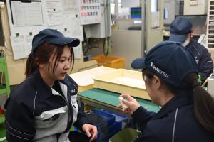 働く様子（工場内）