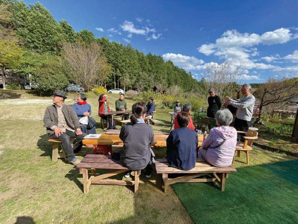 屋外でみんぱくなかま交流会