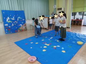 「まろん」年長と小学2年生の交流会（魚釣り）