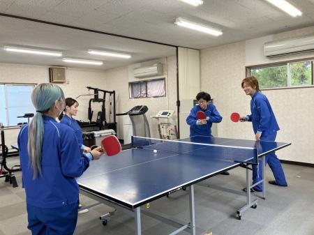 休憩中の様子（トレーニングルームにて）