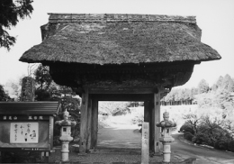 鳳台院の山門