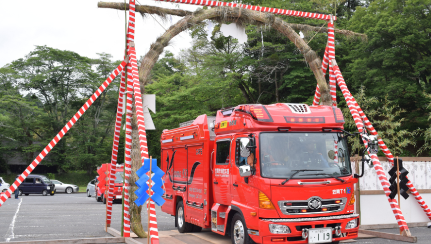 車の茅の輪くぐり