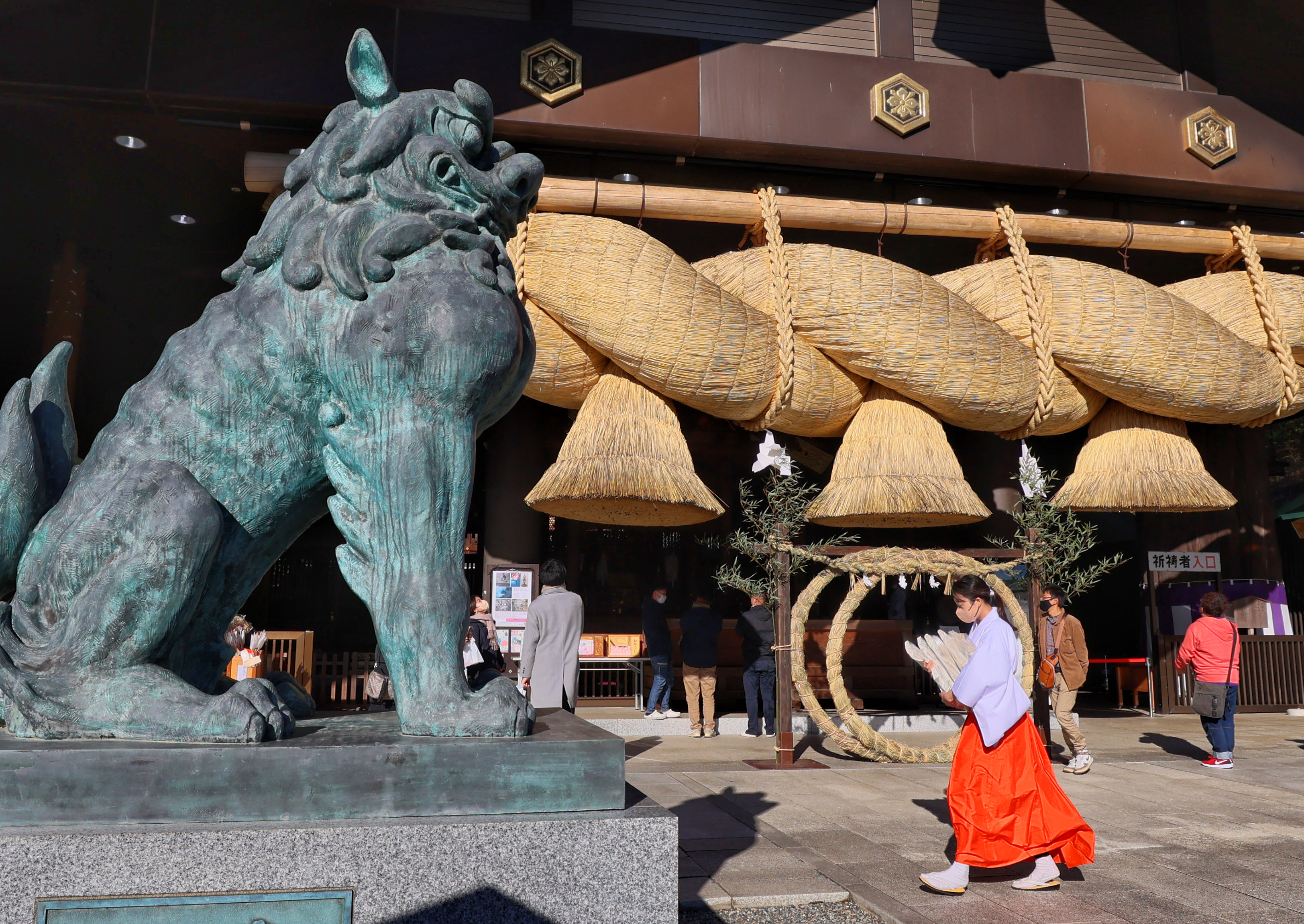 「師走の境内」